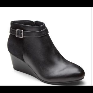 COPY - like new Vionic wedges with suede &leather…